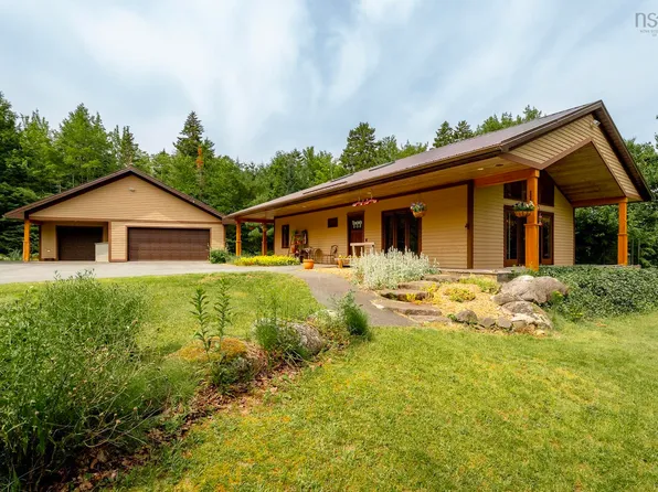 144 Lake Lewis Ln, Chester, NS B0J 2M0