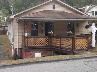 814 Frantz Ave, Mullens, WV 25882