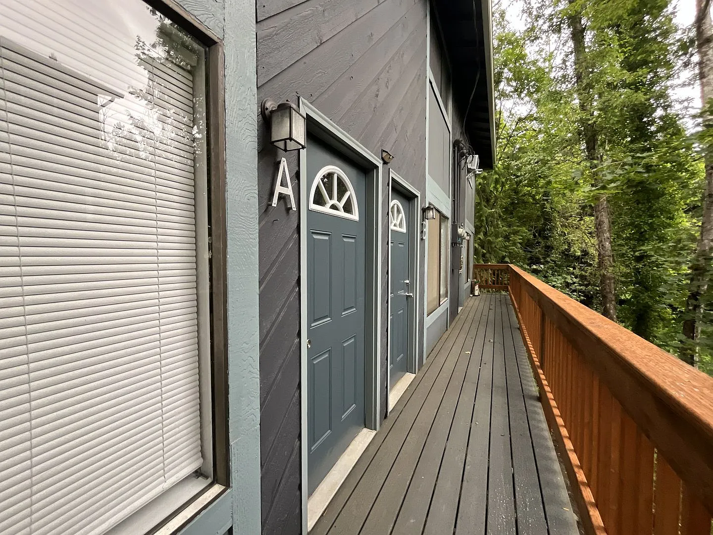 Comfortable 2 Bedroom Retreat with a Beautiful Tree-Lined Setting, Washer/Dryer & Modern Kitchen — Photo 1