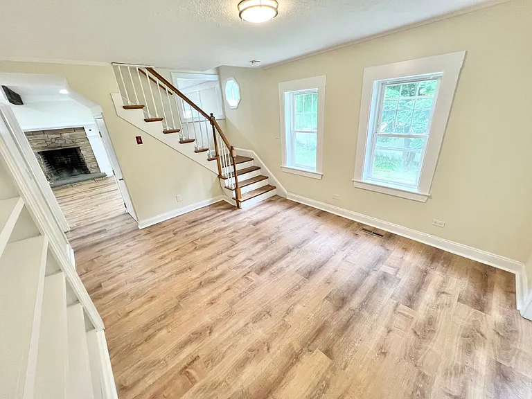 711 Pleasant St — Photo 10