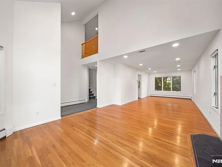 408 Dogwood Ct — Photo 5