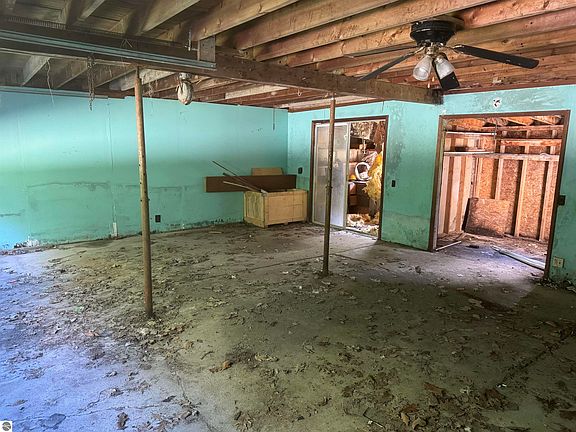 5th image of 7921 Fern St