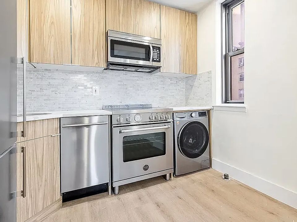 2nd image of 138 E 38th St APT 12C