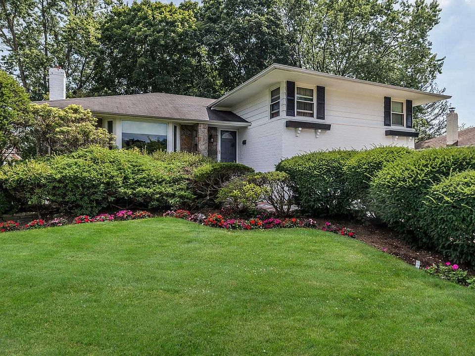 1st image of 126 Birchwood Park Dr