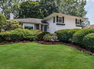 126 Birchwood Park Dr, Jericho, NY