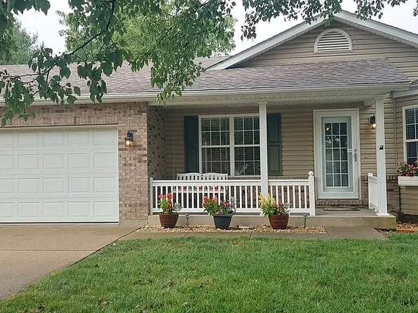 415 Sandalwood Dr, Waterloo, IL 62298