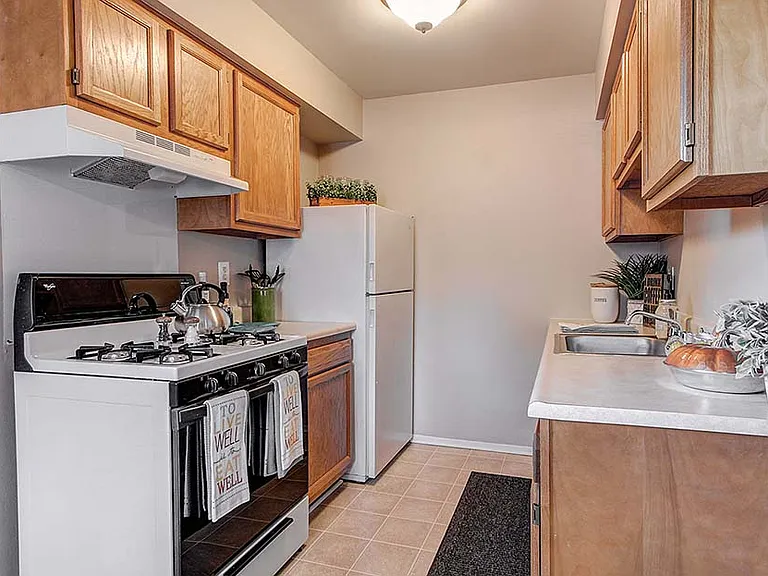 The Hamptons of Brownstown Apartments — Photo 3