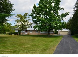 1090 W Garfield Rd, Aurora, OH 44202