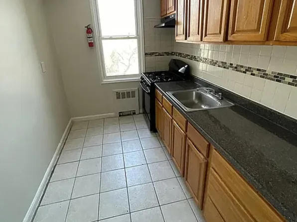 107 Chancellor Ave, Newark, NJ 07112