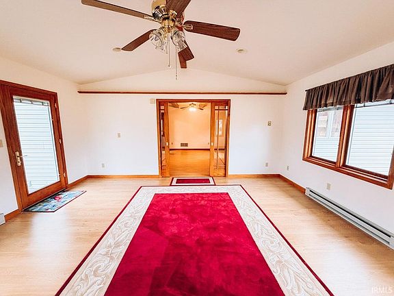 3rd image of 525 E Babcock Ln