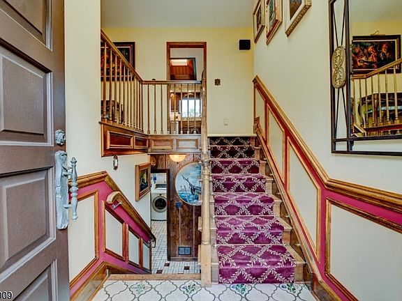 5th image of 134 Hillside Ave