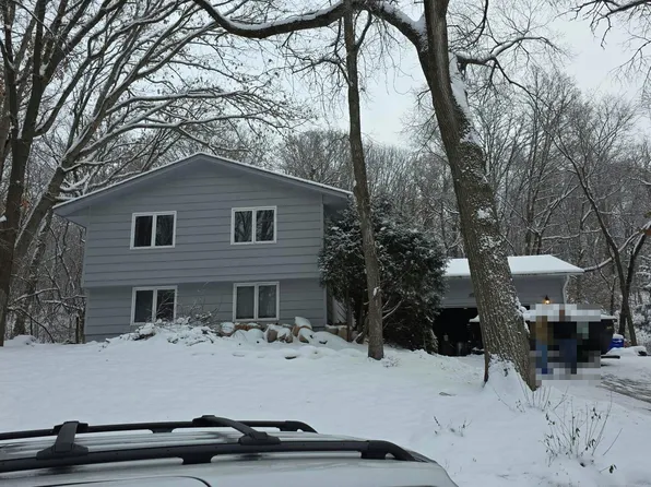 1204 Carlson Lake Ln, Eagan, MN 55123