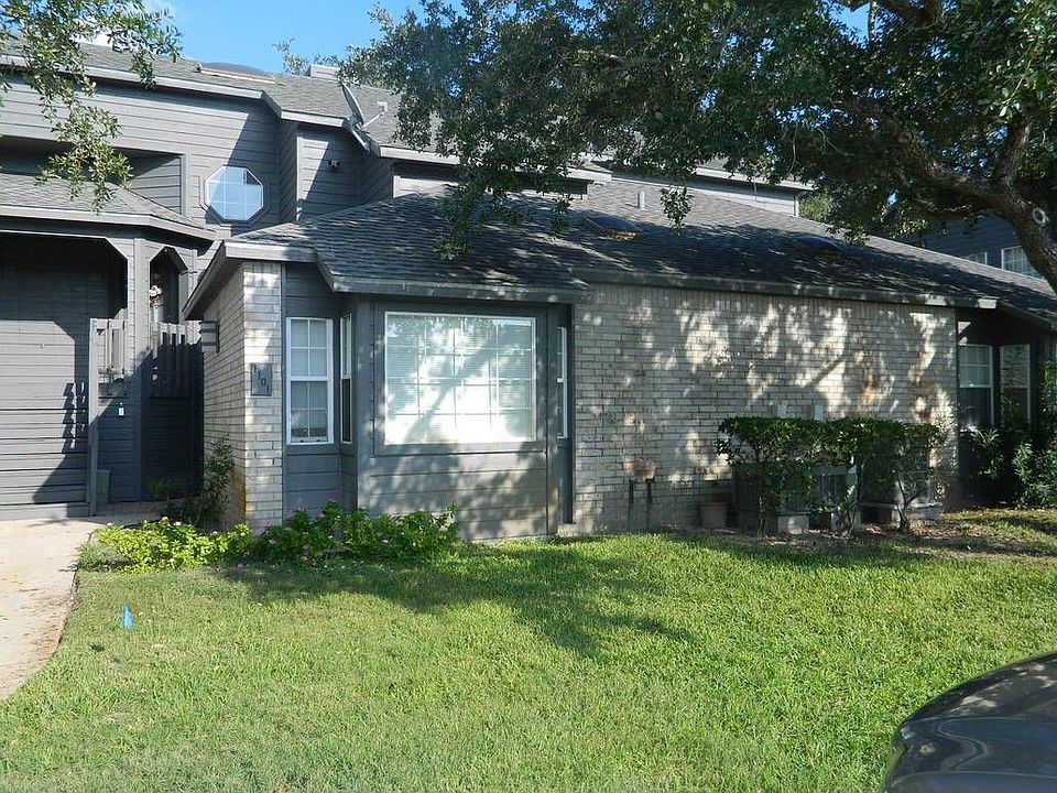 1st image of 210 Oak St #1101