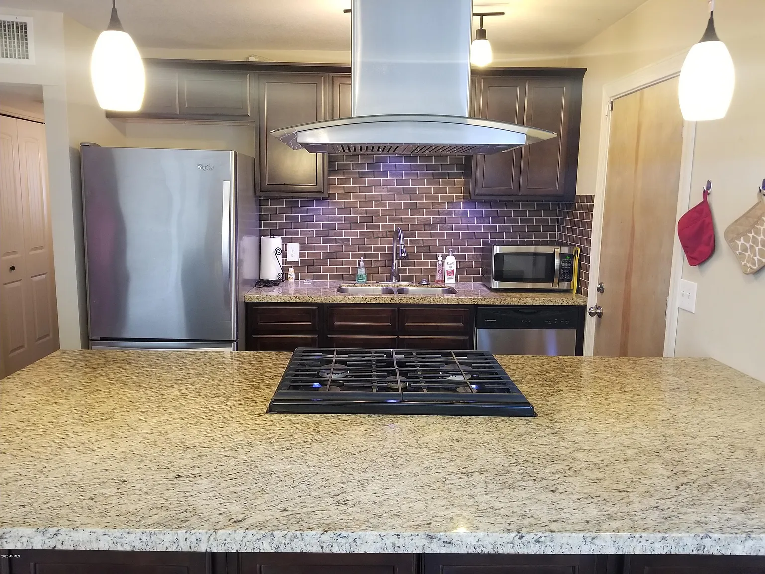 3056 W Larkspur Dr — Photo 2