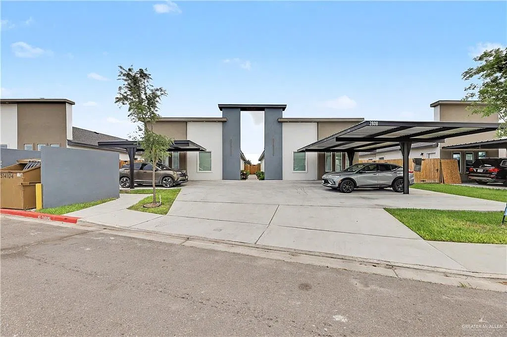 2 bed, 2.0 bath, 986 sqft, $1,200 — Photo 2
