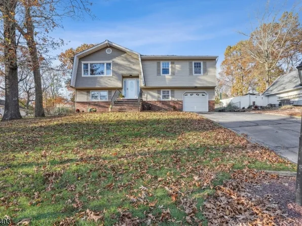 19 Byram Bay Rd, Hopatcong Boro, NJ 07843