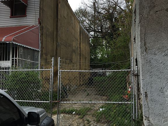 2nd image of 1015 W Glenwood Ave