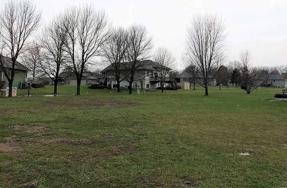 2nd image of 1600 Holiday Dr