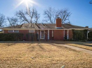 301 E Crafton St, Henrietta, TX 76365