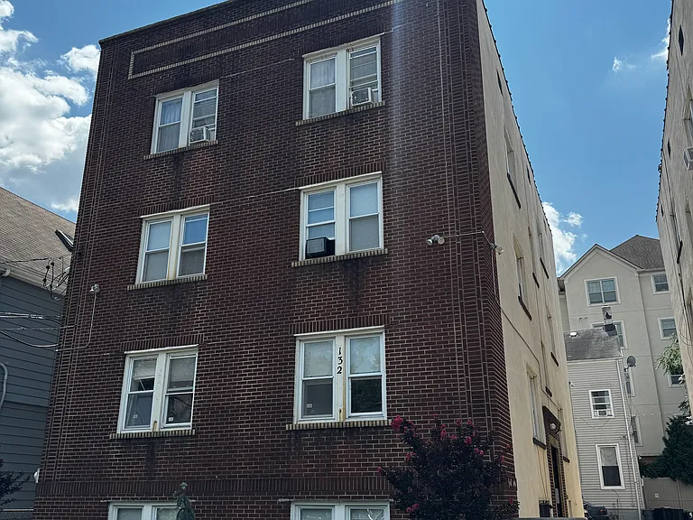 132-136 Elm Ave #6 — Photo 1