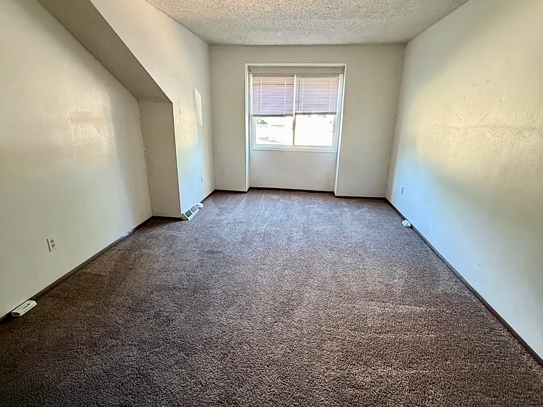 1212 Geneva Cir — Photo 6