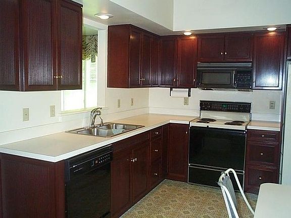 2nd image of 237 Willow Valley Dr