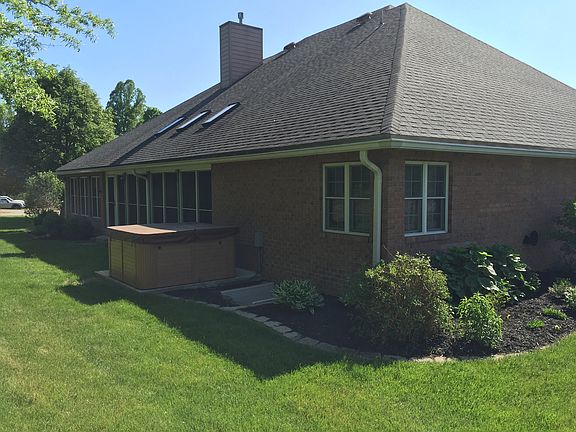 4th image of 2 Henderson Cir