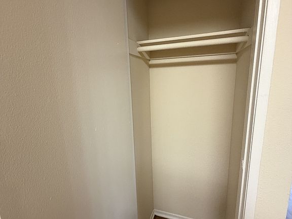4th image of 921 Alturas Rd #1