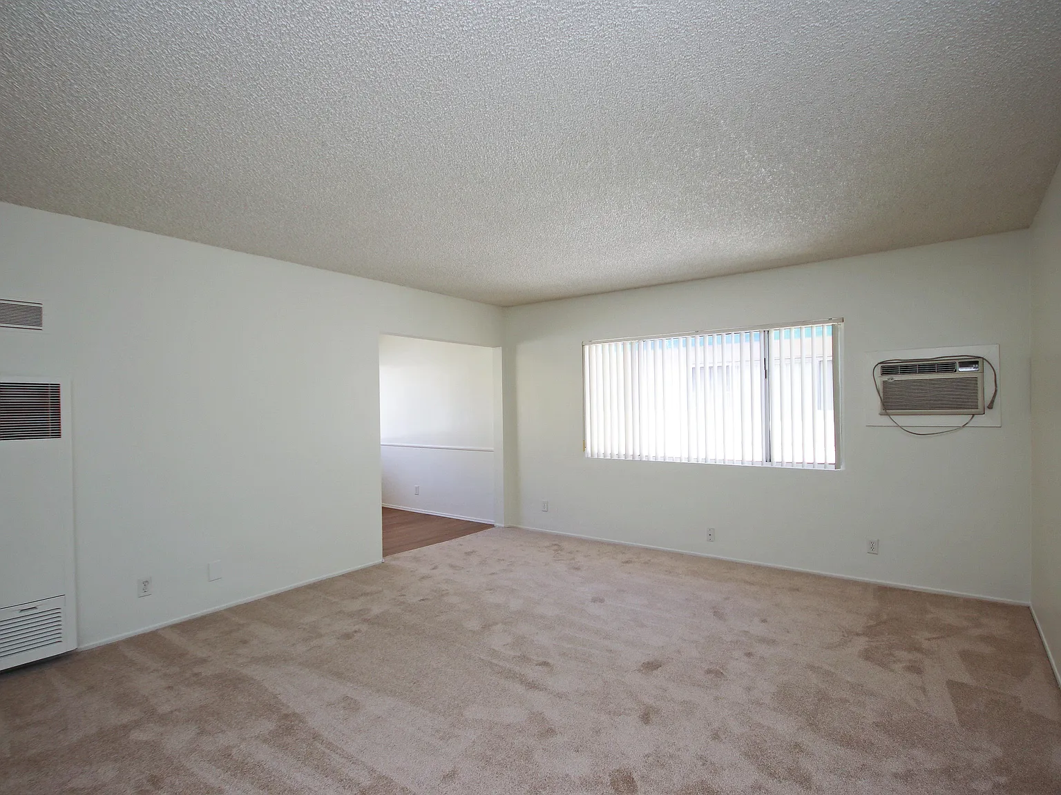 Very nice 2 bedroom/ 1 bath at Alhambra, CA — Photo 2
