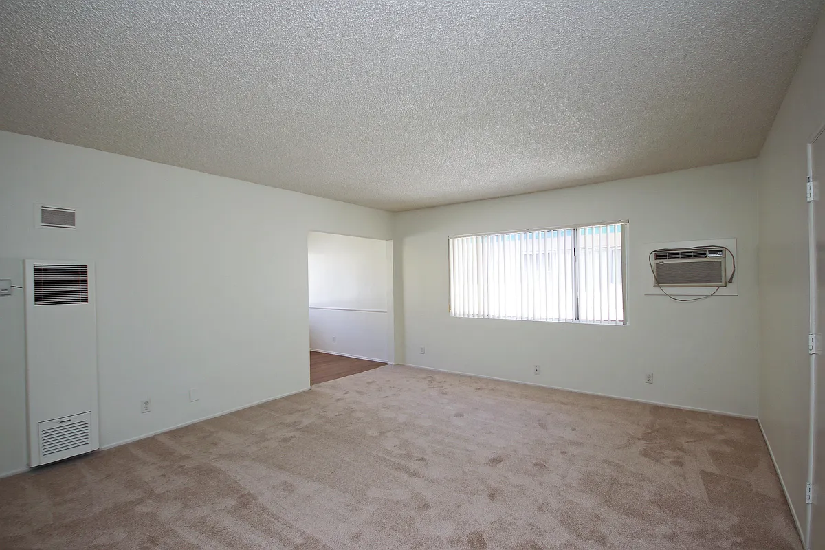 Building Photo - 201 E Commonwealth Ave #D