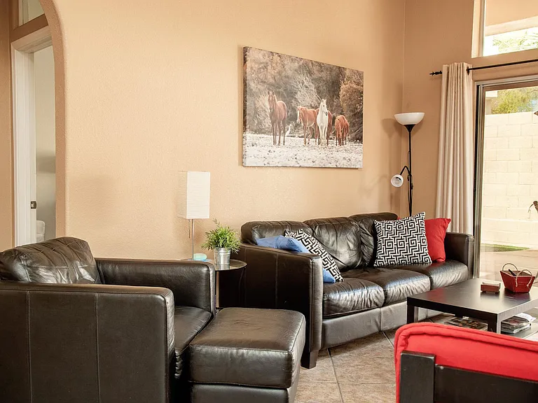 1136 E Hiddenview Dr — Photo 5