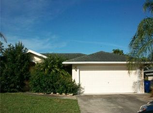 172 Park Rd N, Royal Palm Beach, FL 33411