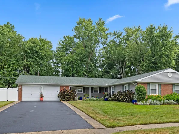 24 E Stokes Rd, Willingboro, NJ 08046