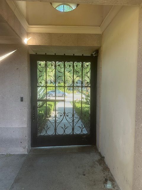 Pedestrian entryway into the gated community from nearby Hick Canyon trail and park (with soccer fields, baseball diamonds, and shopping area with places to eat).