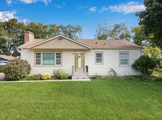 901 Ridge Ave, Mundelein, IL 60060