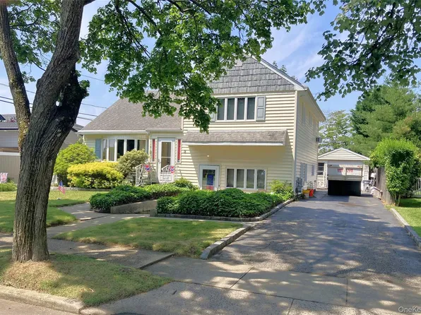 3 Rutland Road, Massapequa, NY 11758