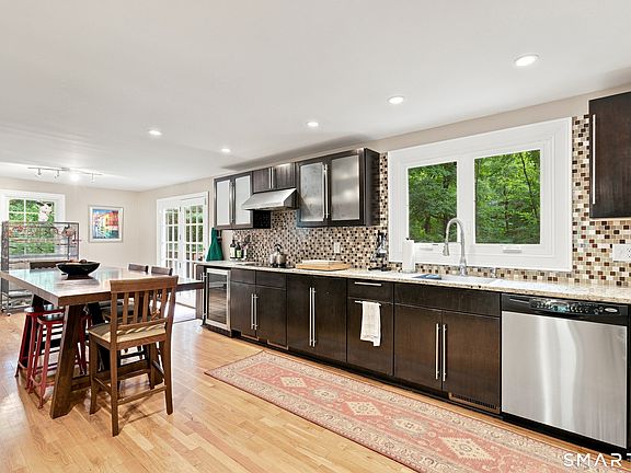 5th image of 46 Henderson Drive