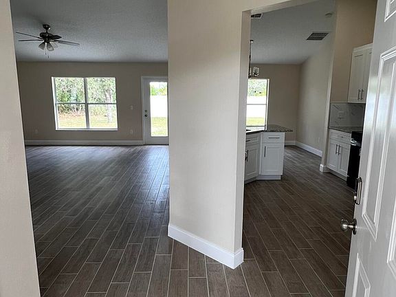 3rd image of 233 SW Kestor Dr