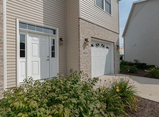 1611 Riverside Cir, Dixon, IL 61021