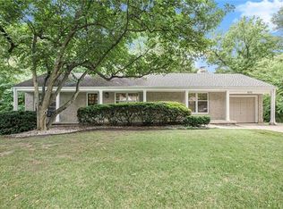 8352 Overbrook Rd, Leawood, KS 66206