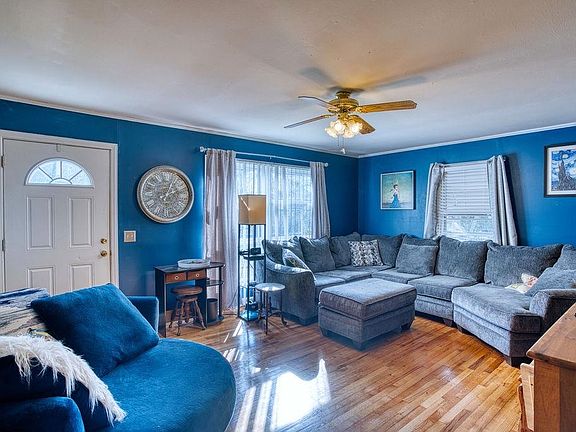 5th image of 406 W Hillcrest Ave