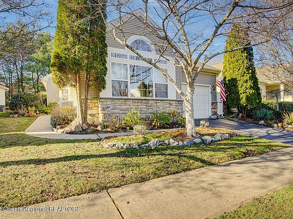 2nd image of 26 Devereux Drive