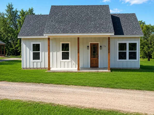 216 W Cardinal St, Ector, TX 75439