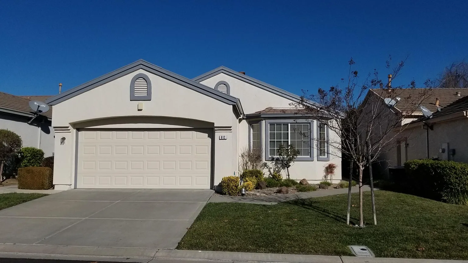 612 Meadowbrook Ln photo 1