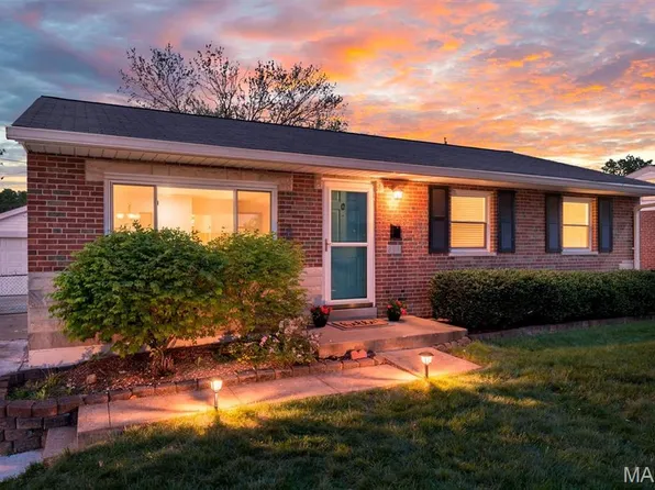 218 Hernan Dr, Saint Louis, MO 63123