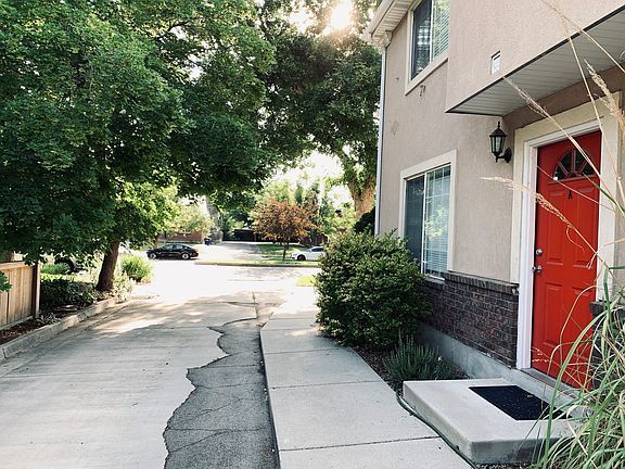 View to street (800e)