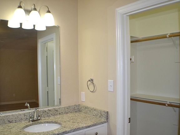 5th image of 3205 Sandstone Dr