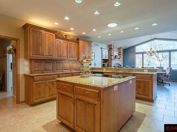 4th image of 22375 Lakewood Dr