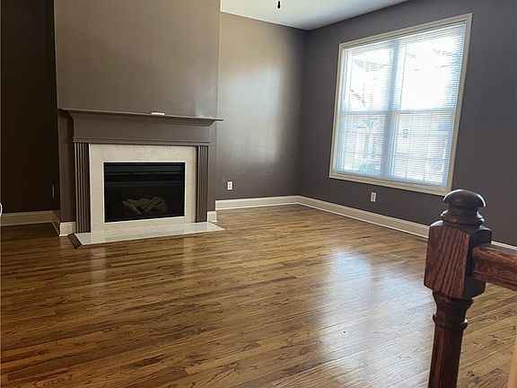 3rd image of 112 Village Ln