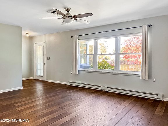 3rd image of 225C Buckingham Court